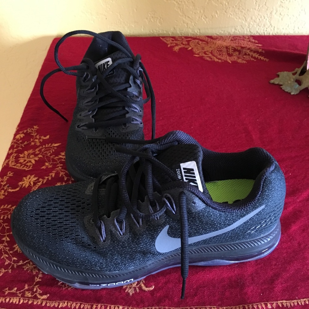 Women’s Nike running shoes 👟